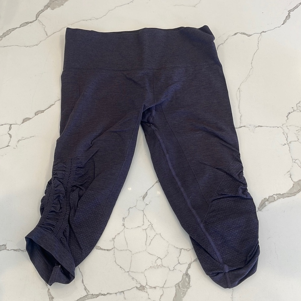 Lululemon “In the Flow” crop dark purple sz6